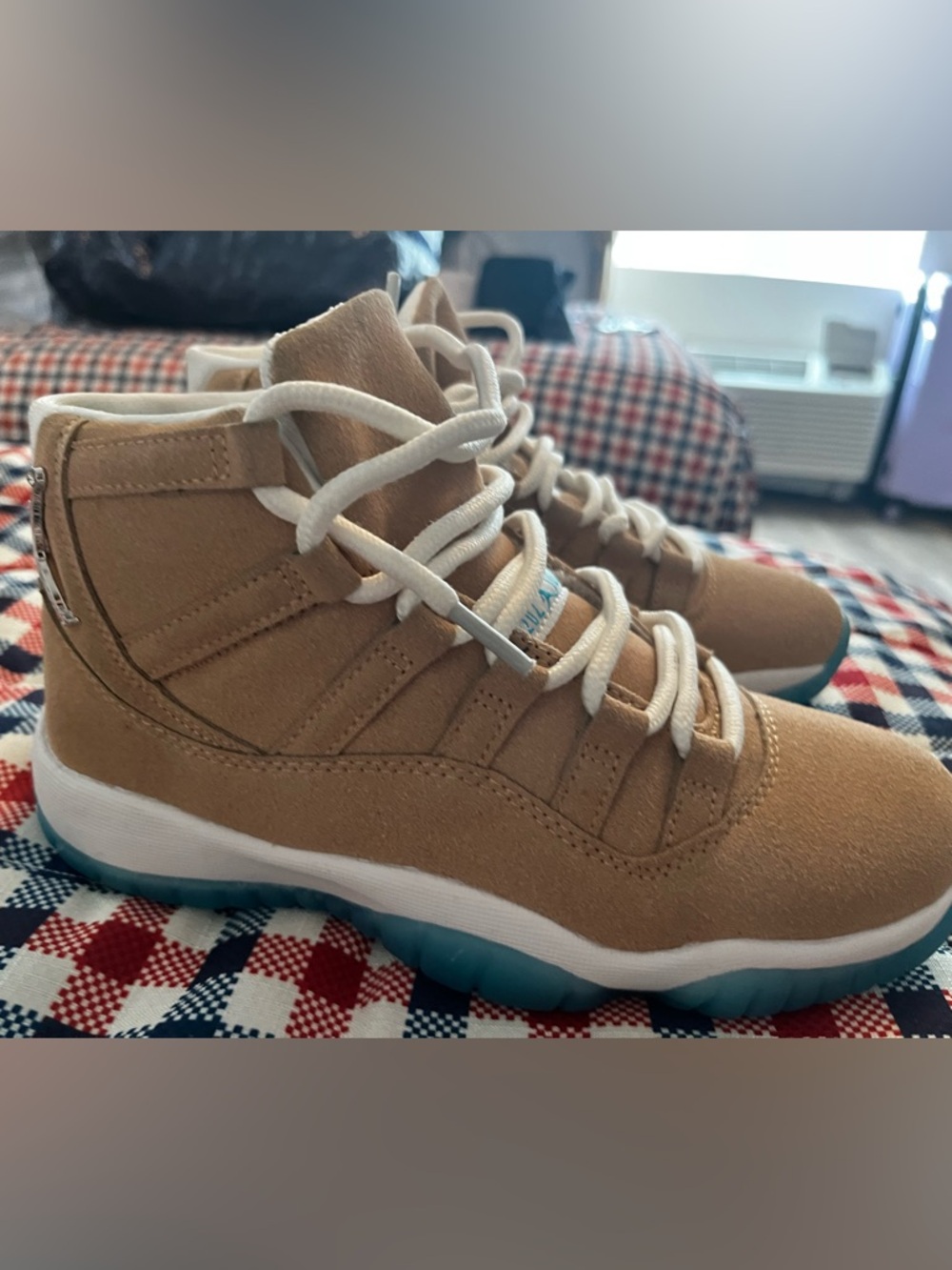 Air Jordan 11 Retro 'H-Town'  size 7 - Picture 10 of 13